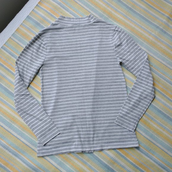 ⭐ GAP gray/white striped knit cardi Small - Picture 9 of 10